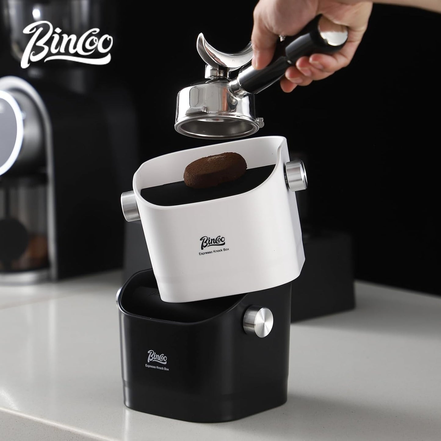 Bincoo Square Coffee Knock Box 0.8L – ABS Espresso Knock Bin with Non-Slip Base, Wide 4.6" Slanted Opening & Detachable Silicone Knock Bar for Easy Cleaning and Quiet Use(Black square)