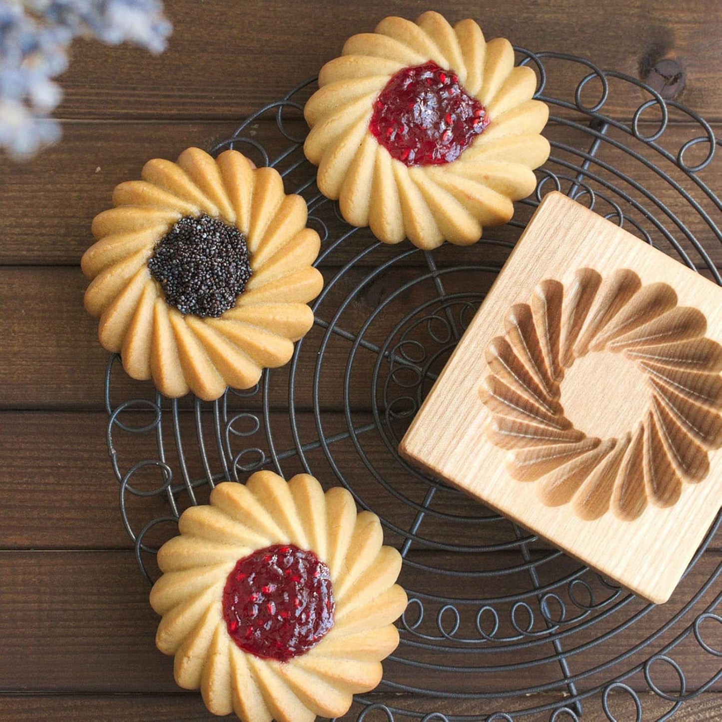 Wooden Cookie Biscuit Mold, 3D Baking Mold, Embossing Craft Decorating Baking Tool, Suitable for Halloween Thanksgiving Christmas Kitchen DIY (Shape E 10 * 10 * 2)