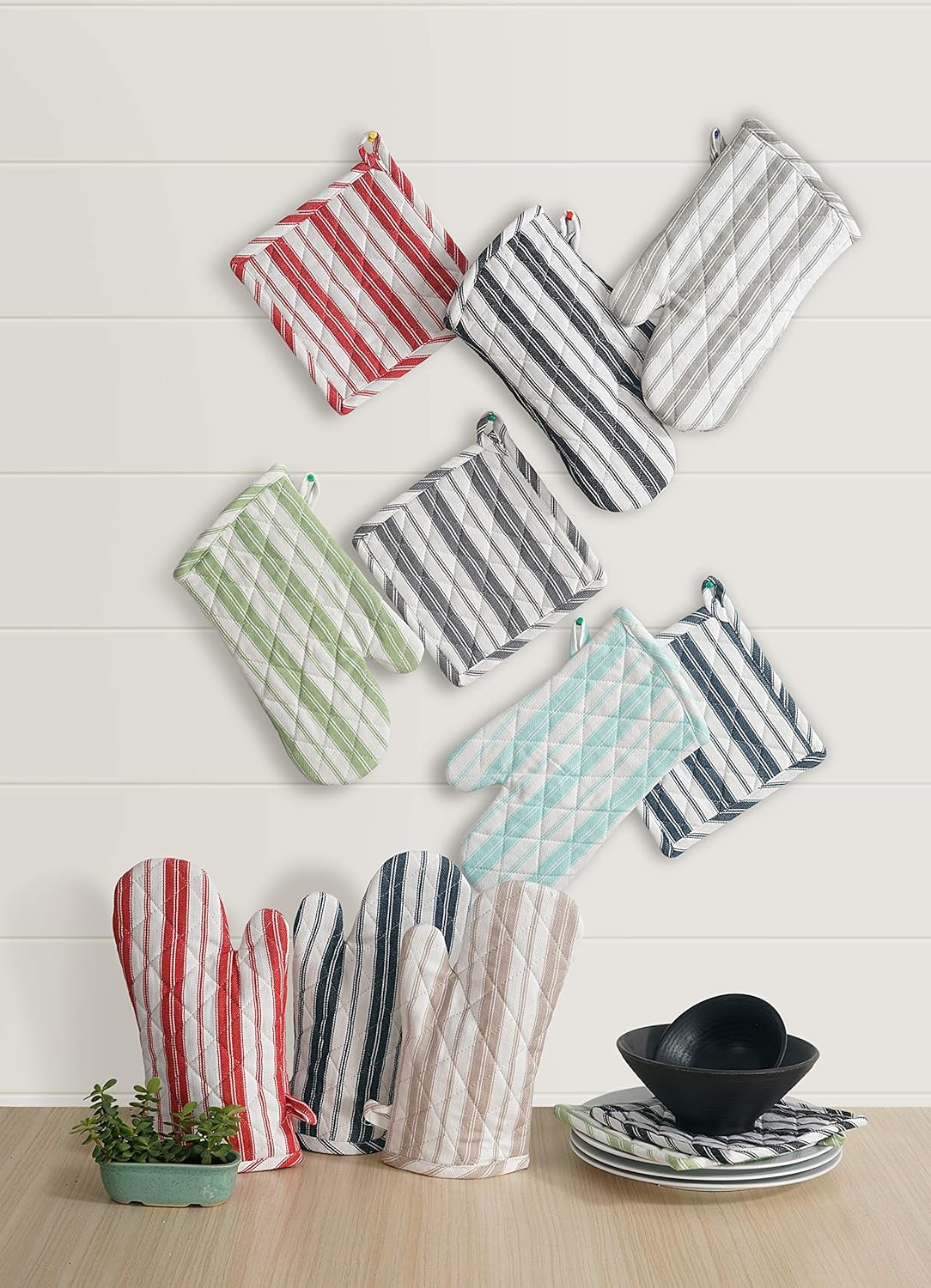 Oven Mitts & Potholder Set - Durable Heat Resistant Gloves - Thick Mittens for Kitchen - Suitable for Cooking, Baking, Grilling – BBQ - 2 Oven Mitts & 2 Potholders – Bright Red Stripes - Casa De Lan