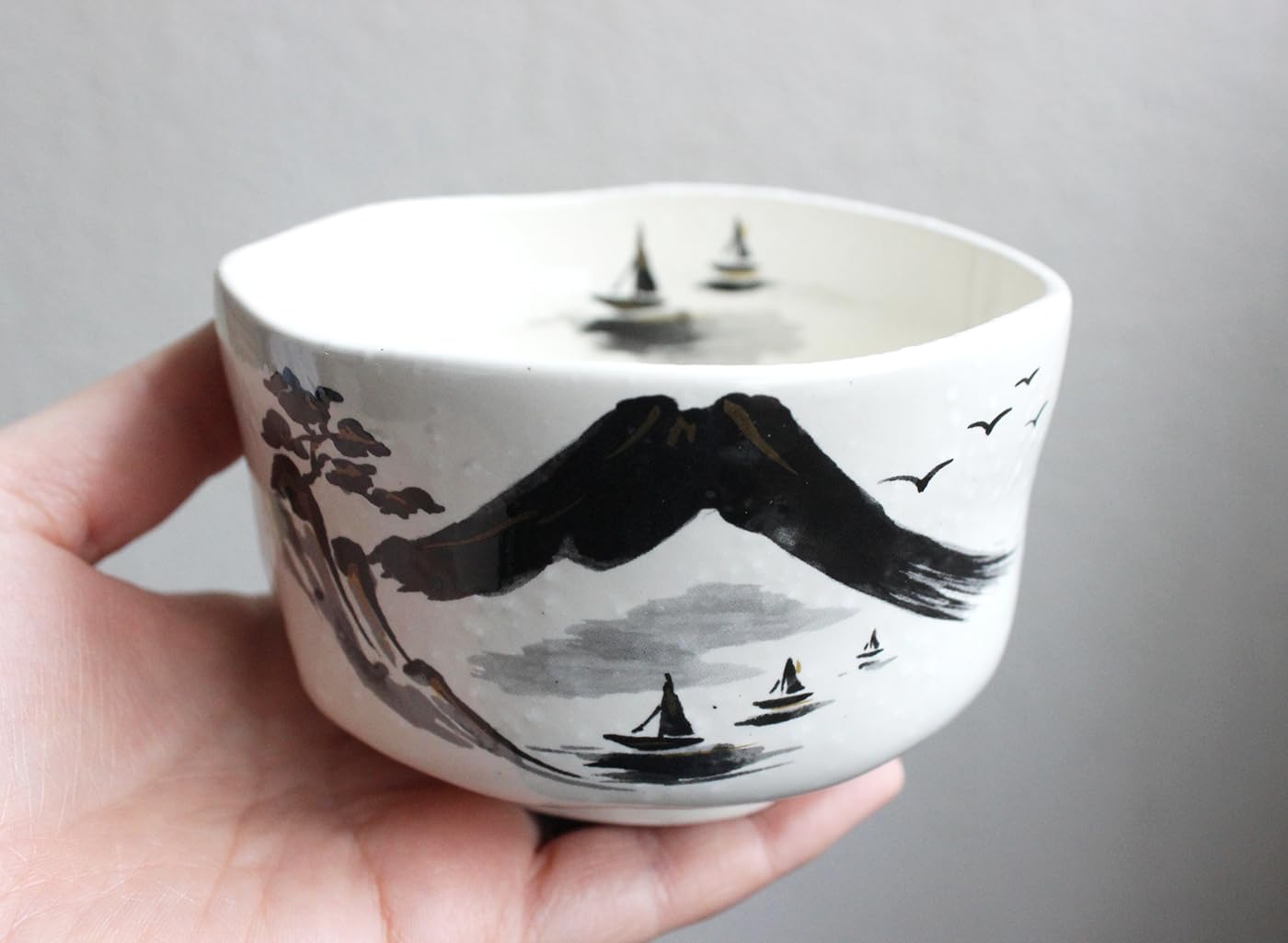 Japanese Traditional Handcrafted Matcha Chawan Tea Bowl Cup Ceremony Tableware Pottery (Kinsai Sansuiga Hiyori Wan)