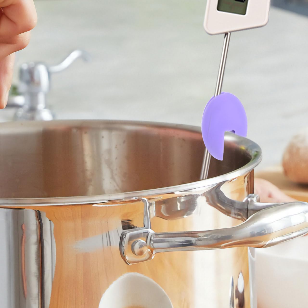 Thermometer Fixing Clip Silicone Thermometer Clip Non-Scratch Design Compatible with Probe Kitchen Accessory for Candle Soap Jam Candy Milk Chocolate Cooking
