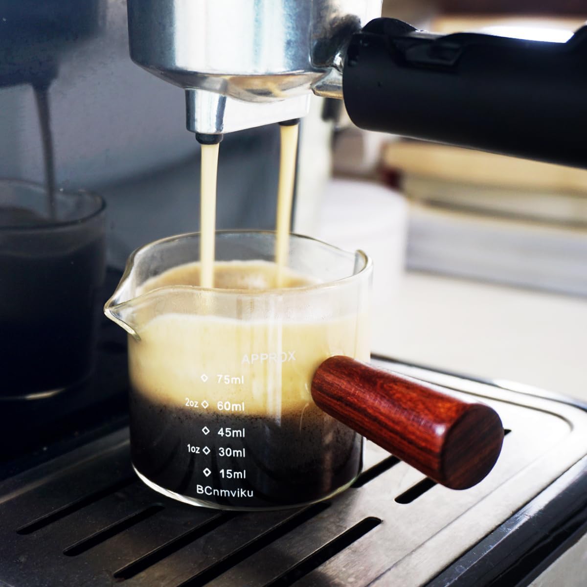 1 Pack Double Spouts Measuring Triple Pitcher Milk Cup with Wood Handle 75ML Espresso Shot Glasses Parts Clear Glass By BCnmviku