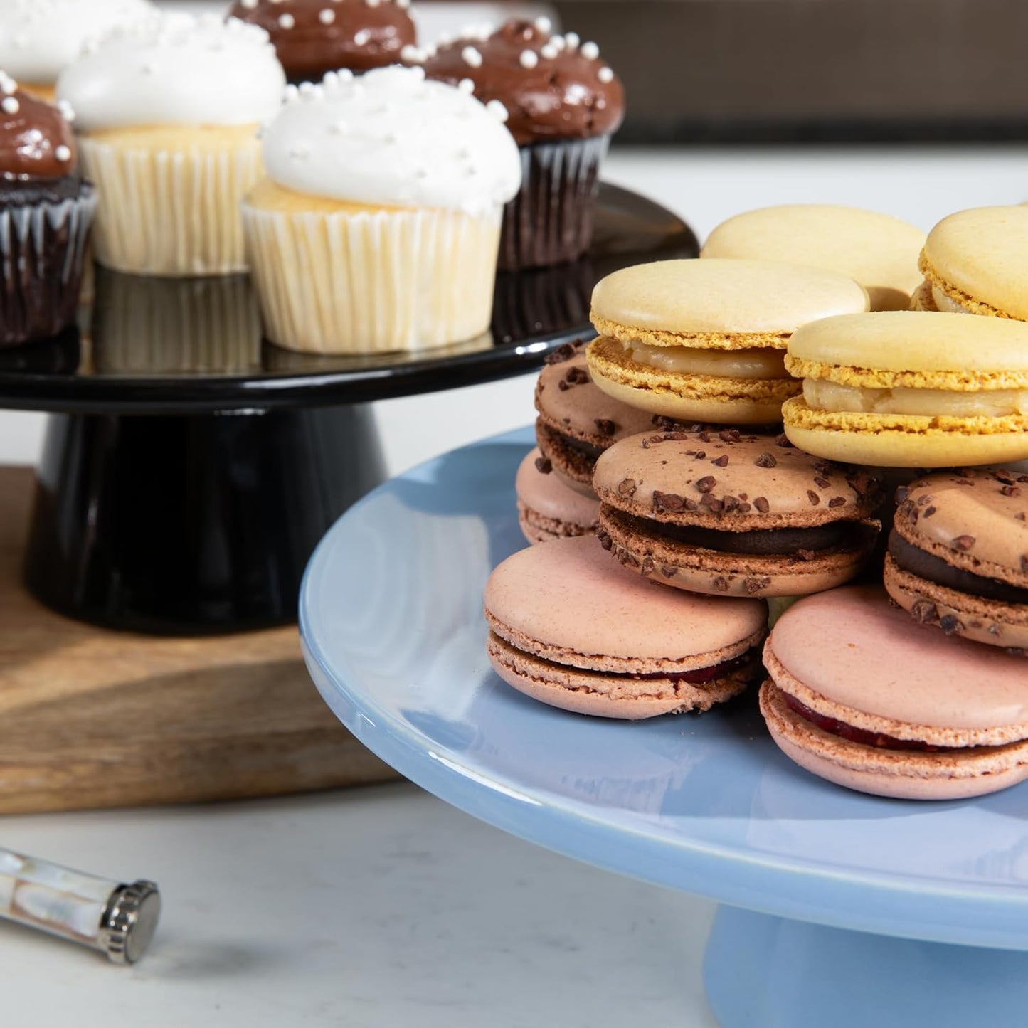 The Cake Stand -10" Ceramic Pedestal Cake Stand with Gloss Finish - Modern Display for Cakes, Cupcakes, Cookies & More - Perfect for Weddings, Birthdays & Baby Showers (Black)