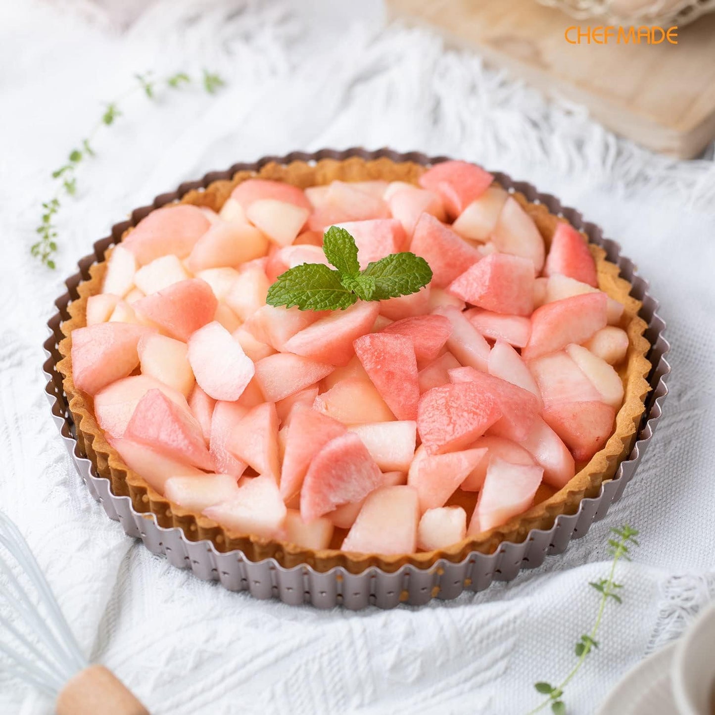 CHEFMADE 9.5-Inch Round Tart Pan with Holes Removable Loose Bottom, Non-Stick Carbon Steel Quiche Pan for Oven Baking (Champagne Gold)