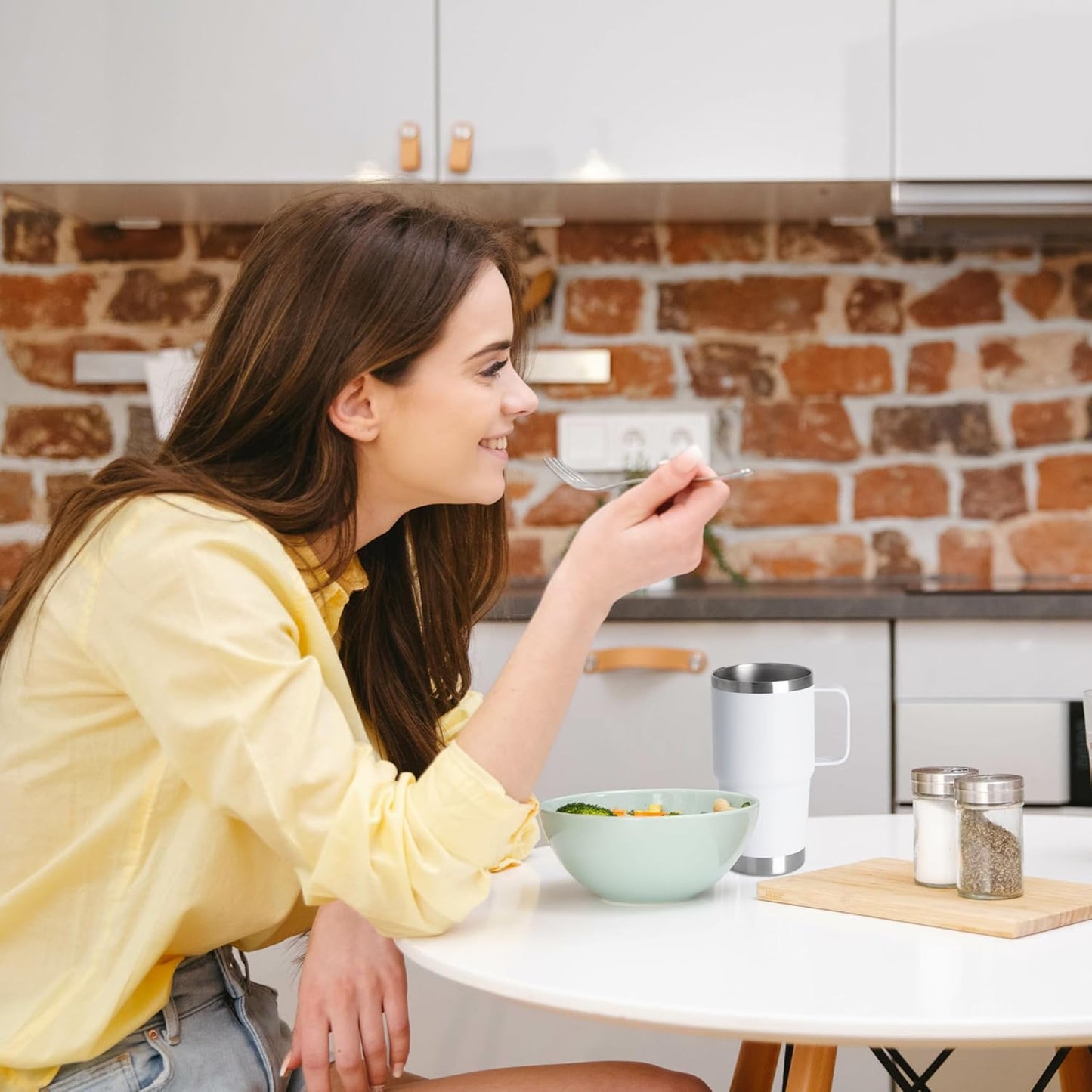 HASLE OUTFITTERS 20oz Tumbler with Handle, Stainless Steel Tumbler with Lid Metal Insulated Travel Coffee Mug Double Wall Vacuum Spill Proof Reusable Coffee Cup, White 1 Pack