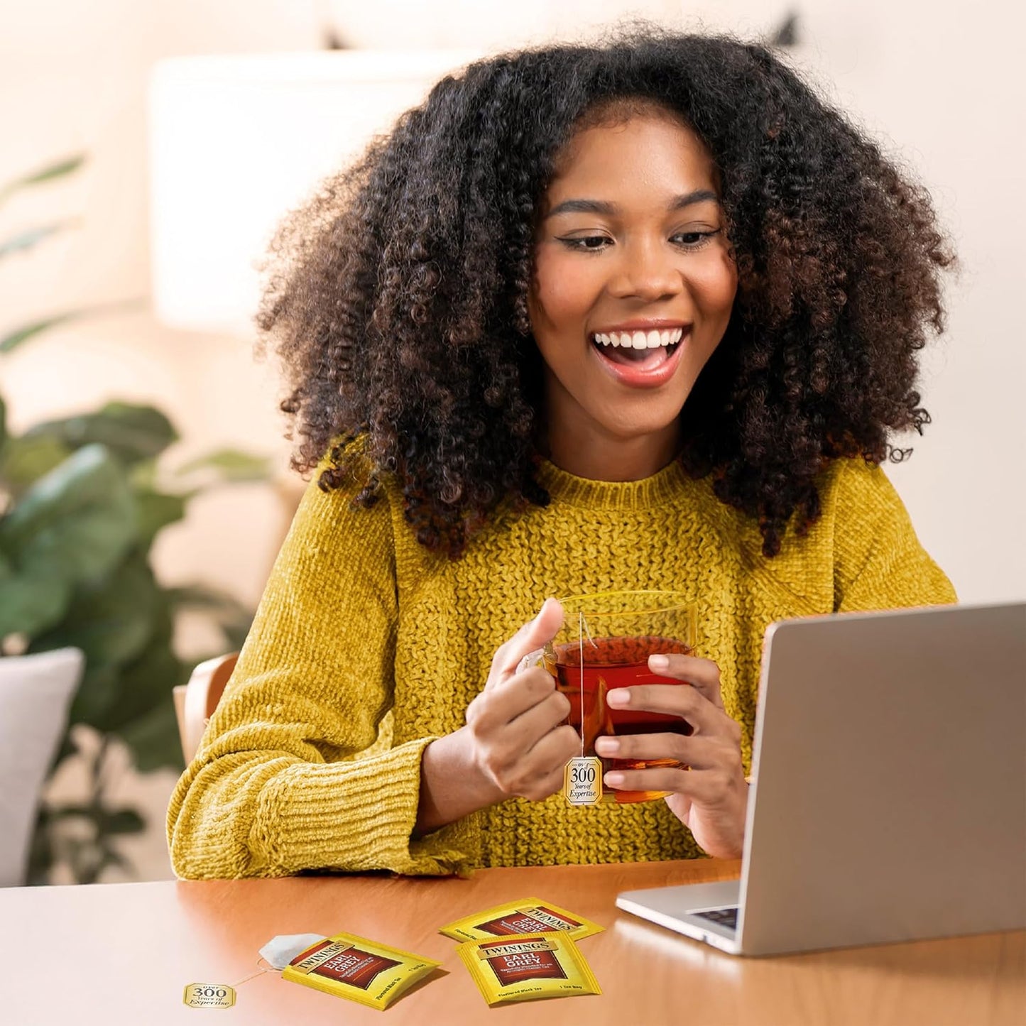 Twinings Earl Grey Black Tea Individually Wrapped Bags, 25 Count (Pack of 6), Flavoured with Citrus and Bergamot, Caffeinated, Enjoy Hot or Iced, 150 Teabags