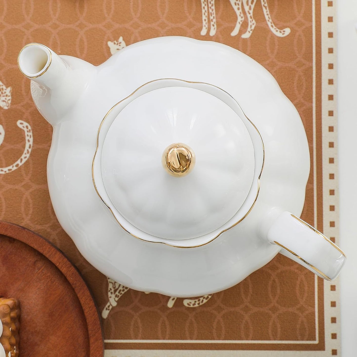 27oz White Porcelain Teapot with Gold Trim, Classic Ceramic Teapot for Loose Leaf Tea & Tea Bags, Elegant Small Teapots for Daily Use or Gifts