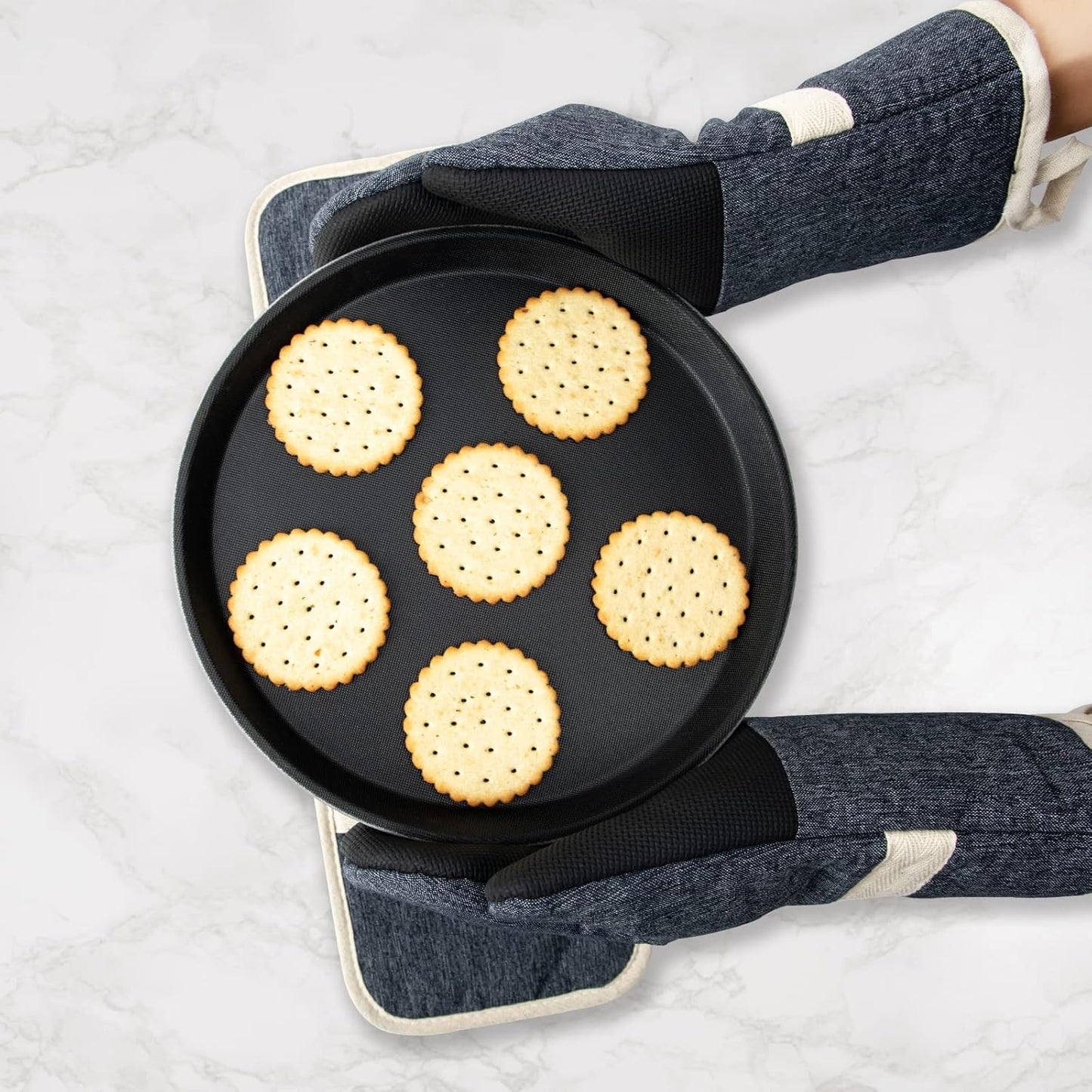 Oven Mitts and PotHolders Sets, 4 Pcs Kitchen Oven Glove High Heat Resistant 400°F Pot Holders for Kitchen, Non-Slip Neoprene Oven Mitts are Suitable for Cooking, Baking (Black)