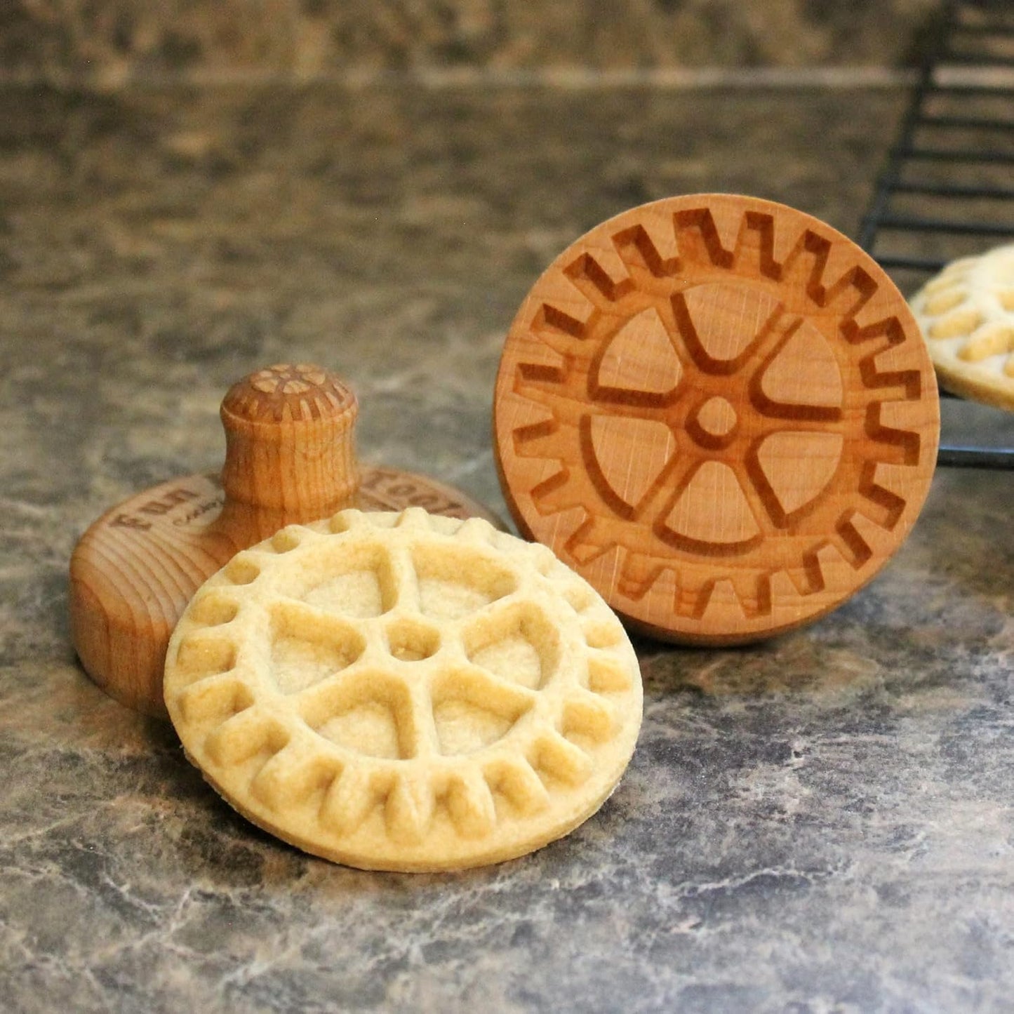 Wood Cookie Stamp, 2.5 Inch (Gear CS-022)