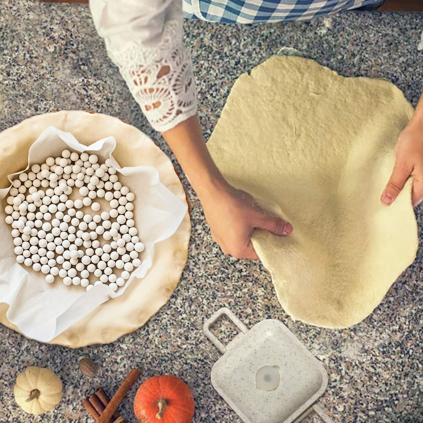 PLANTIONAL Pie Weights - 1.32 LB Ceramic Stoneware Beans in Wheat Straw Container for Blind Baking Pastry Crusts (Green)