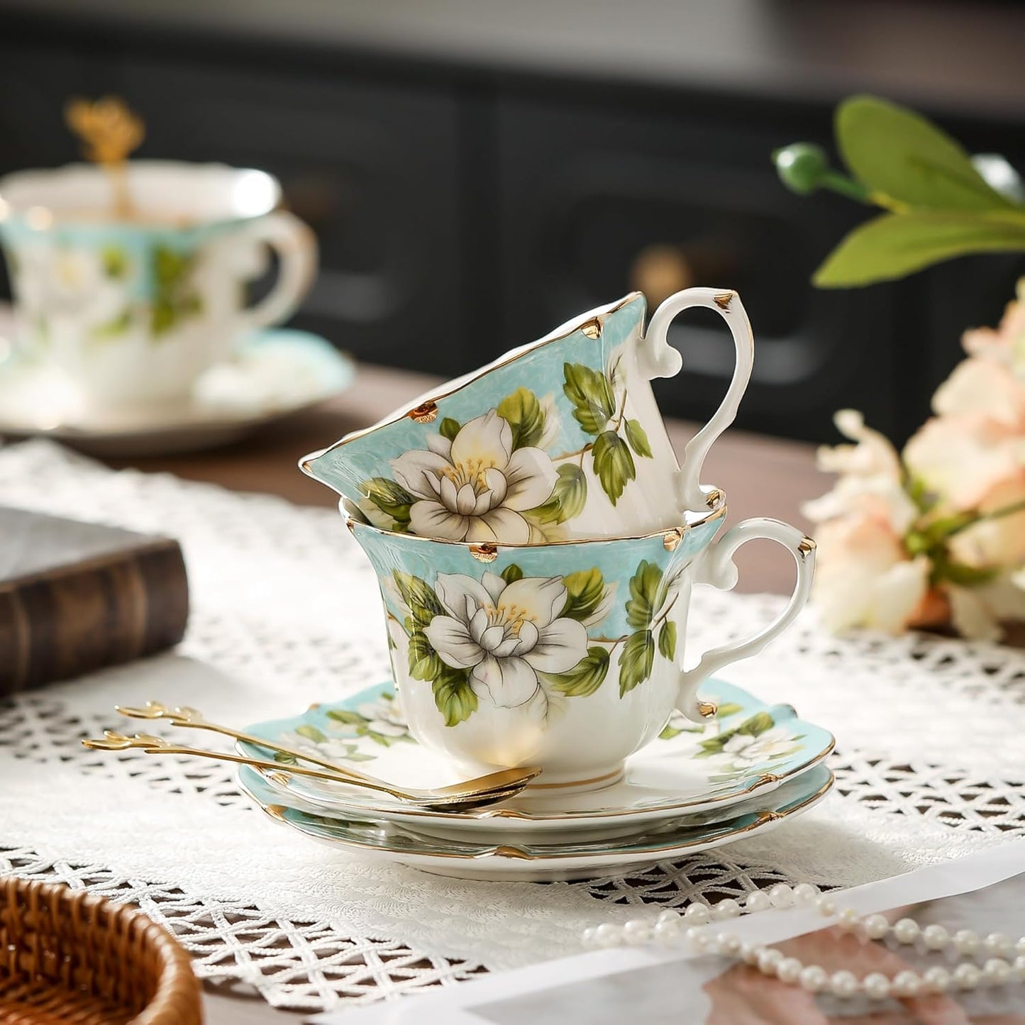 18 Peices Bone China Tea Cup And Saucer Set