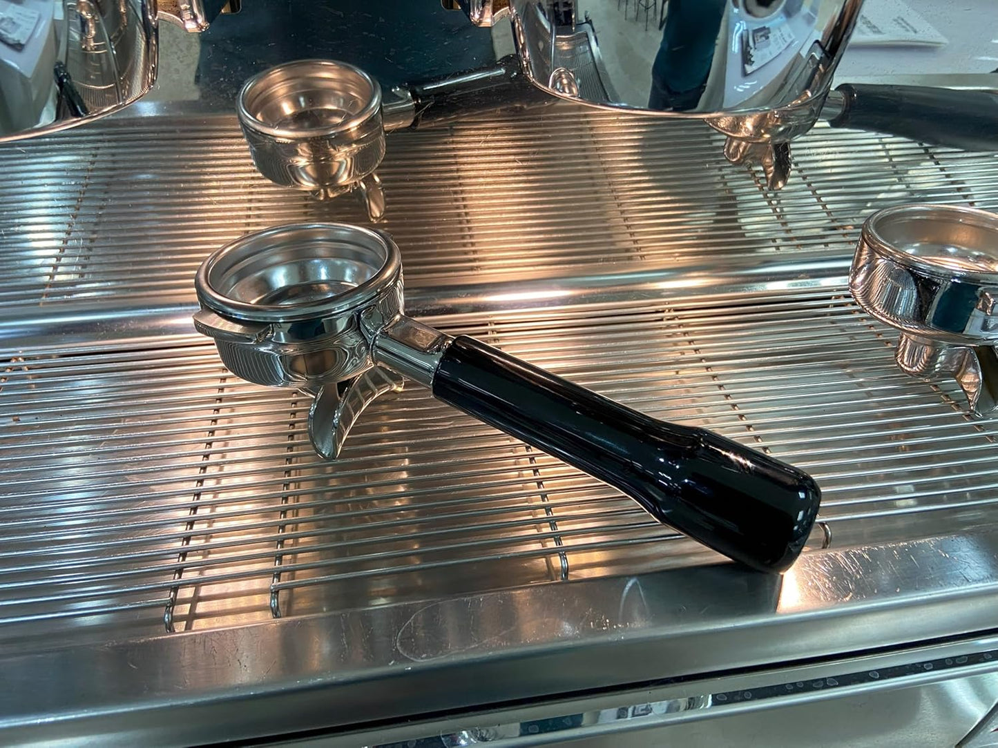 58mm Double Spout Portafilter Compatible with La Marzocco Espresso Machine Stainless Steel Espresso Portafilter with Double Shot Filter Basket Espresso Accessories-Handle Plastic